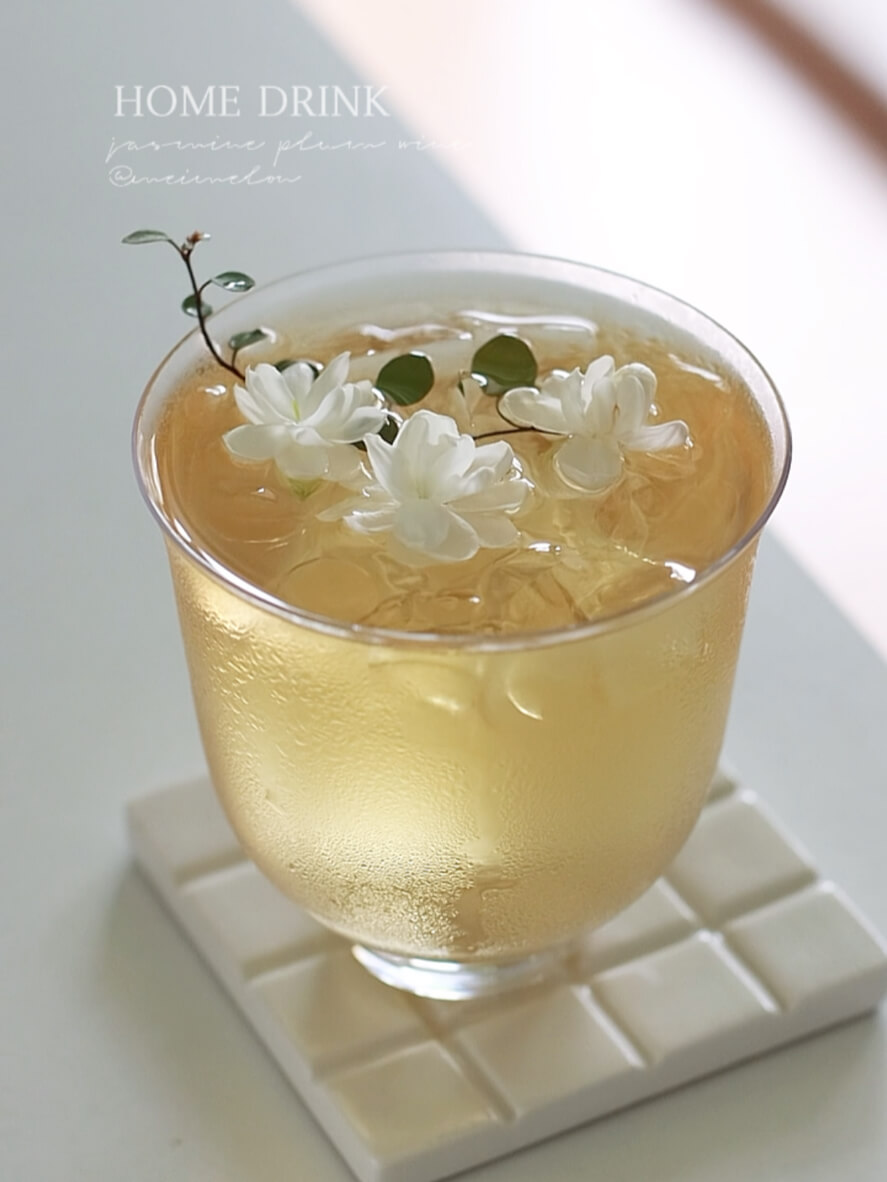 Jasmine tea leaves with flowers
