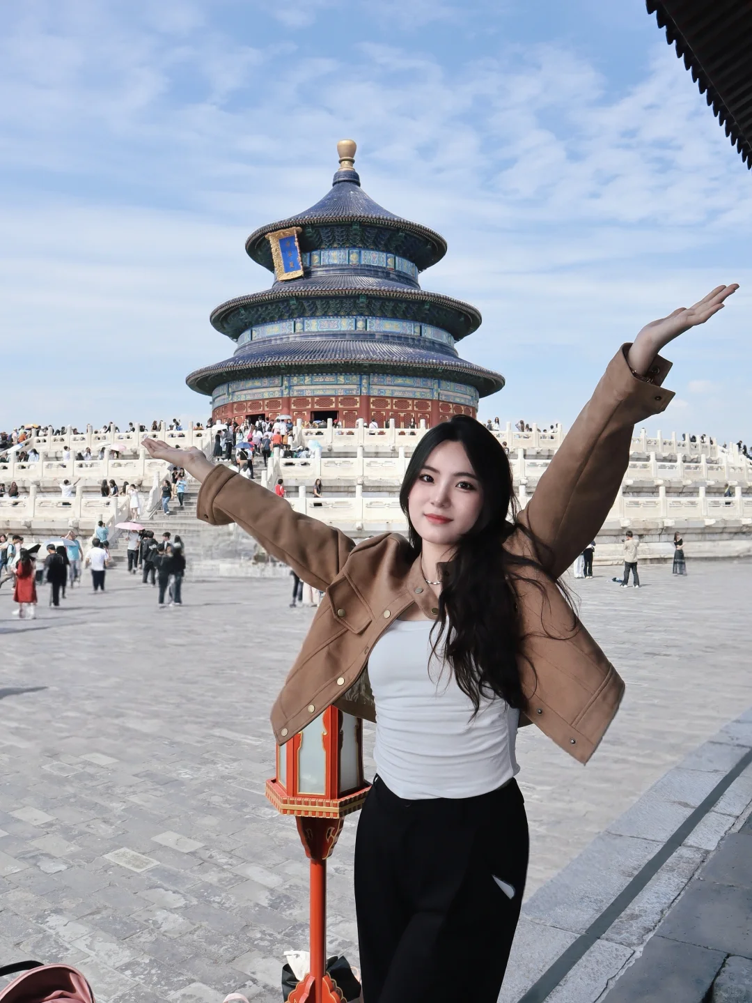 Photographing temple behind a red pole to avoid crowds