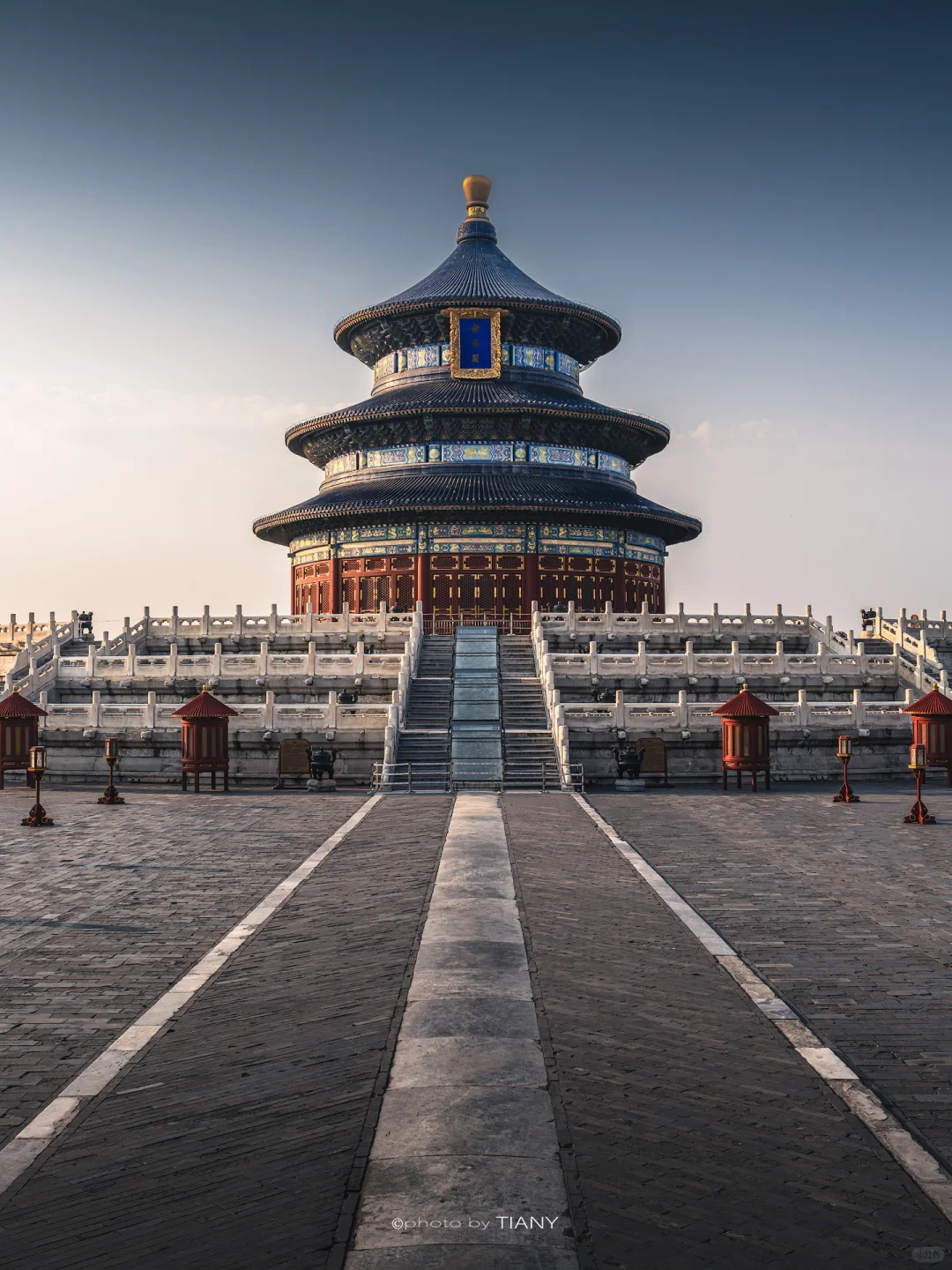 Morning line at Zenium Temple entrance
