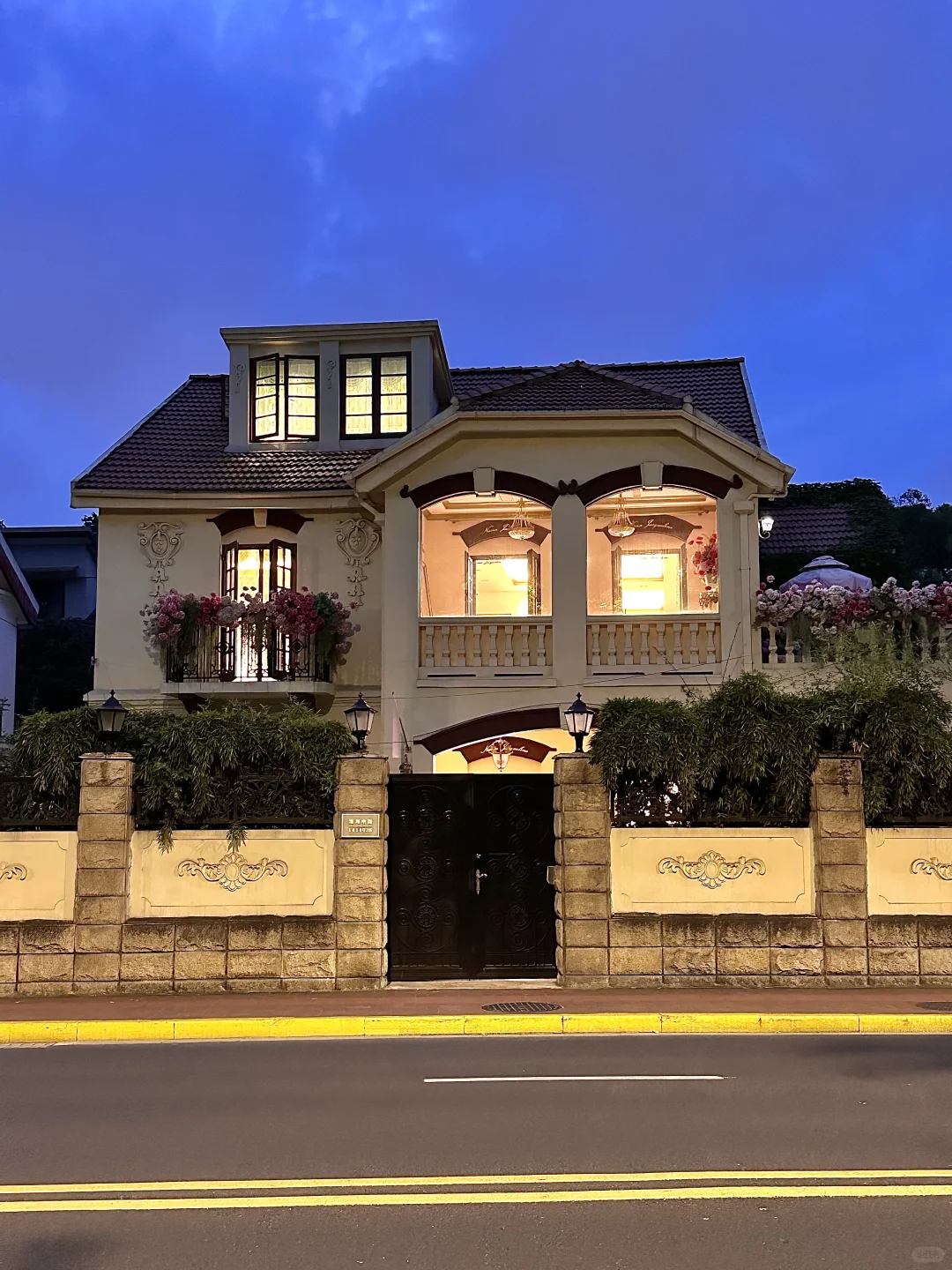A beautiful photo spot at the Four Gardens Hotel showing colorful architecture