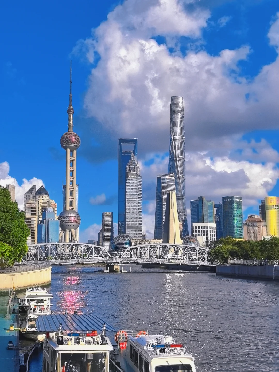 Scenic walking path in Shanghai Outer Beach Park along Huangpu River