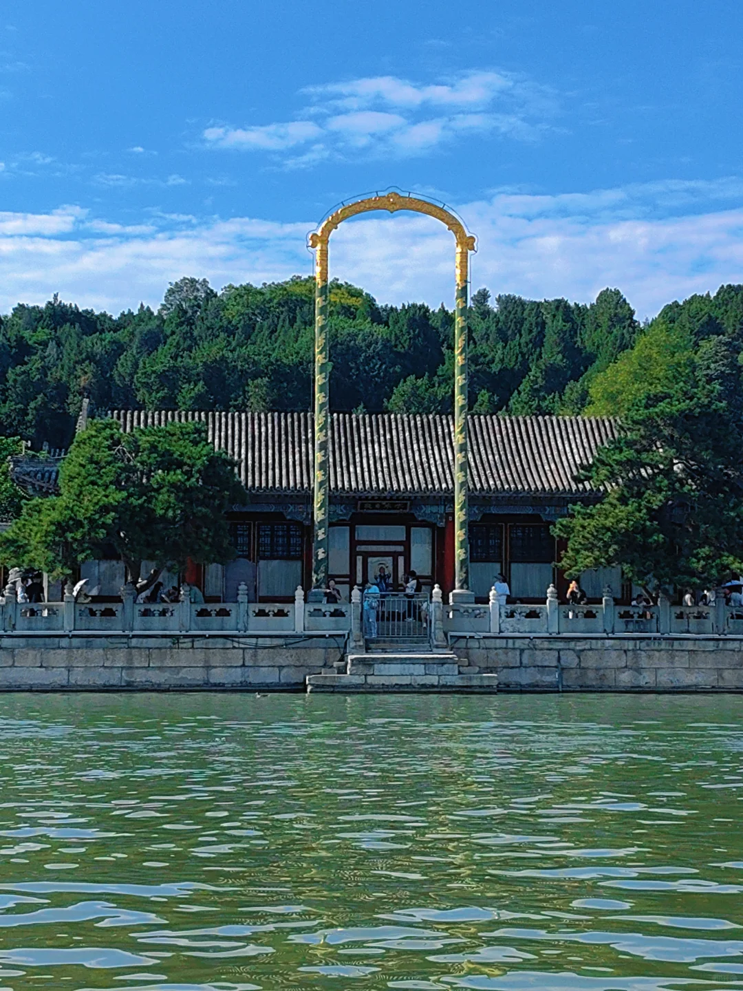 Map showing multiple boat docks around the lake