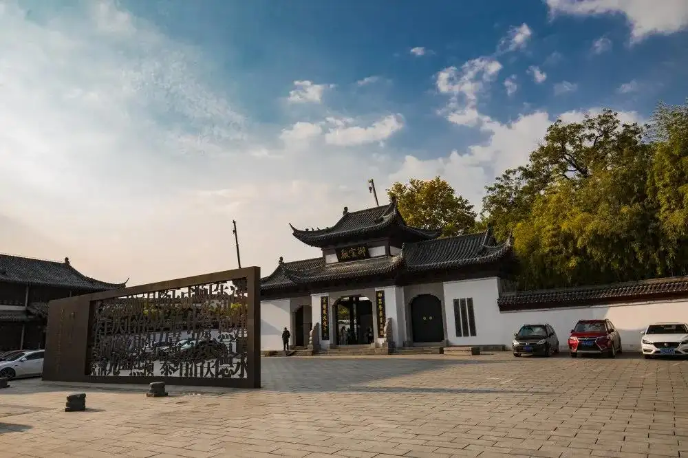 Exterior gate of a Jingdezhen ceramic heritage site or kiln museum area