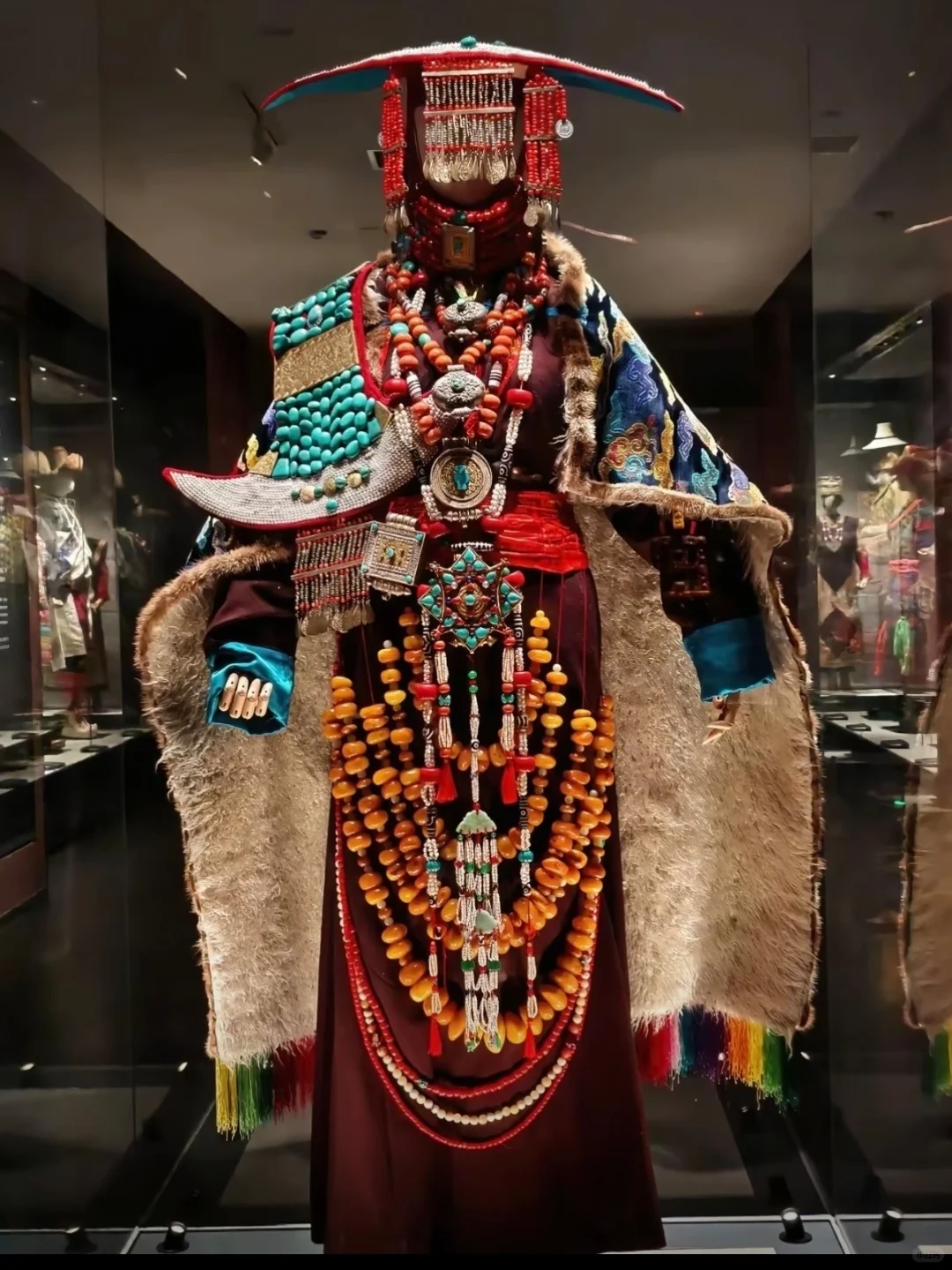 Pulan-style Tibetan ceremonial costume displayed in a museum setting
